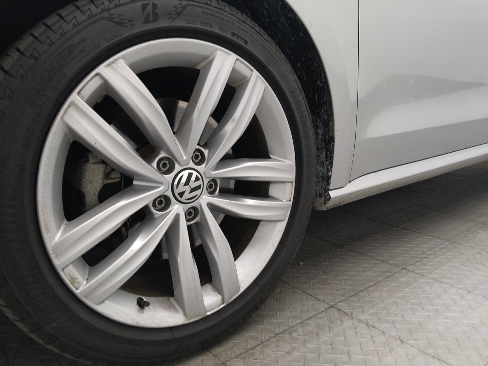 Used 2019 Volkswagen Passat 2.0T Wolfsburg w/ Wheels & Sunroof Package FWD image 31