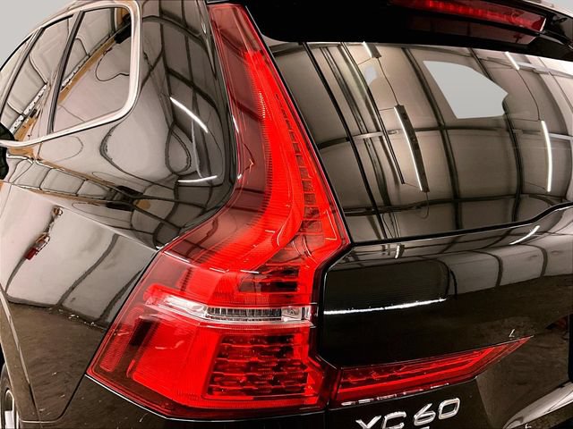 Used 2021 Volvo XC60 T5 Momentum w/ Premium Package AWD/4WD image 28