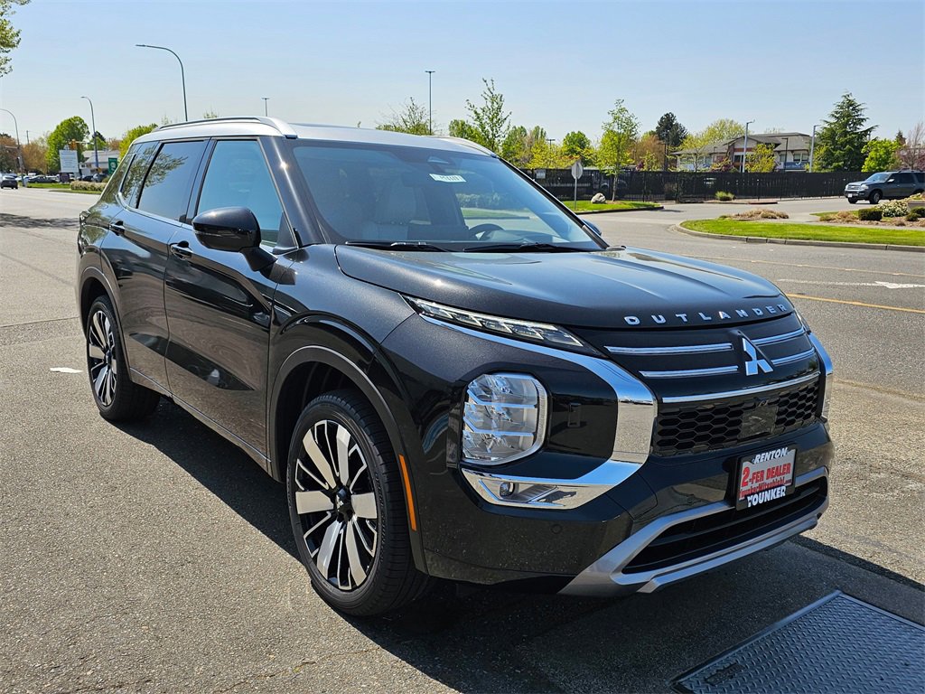 New 2025 Mitsubishi Outlander AWD image 2