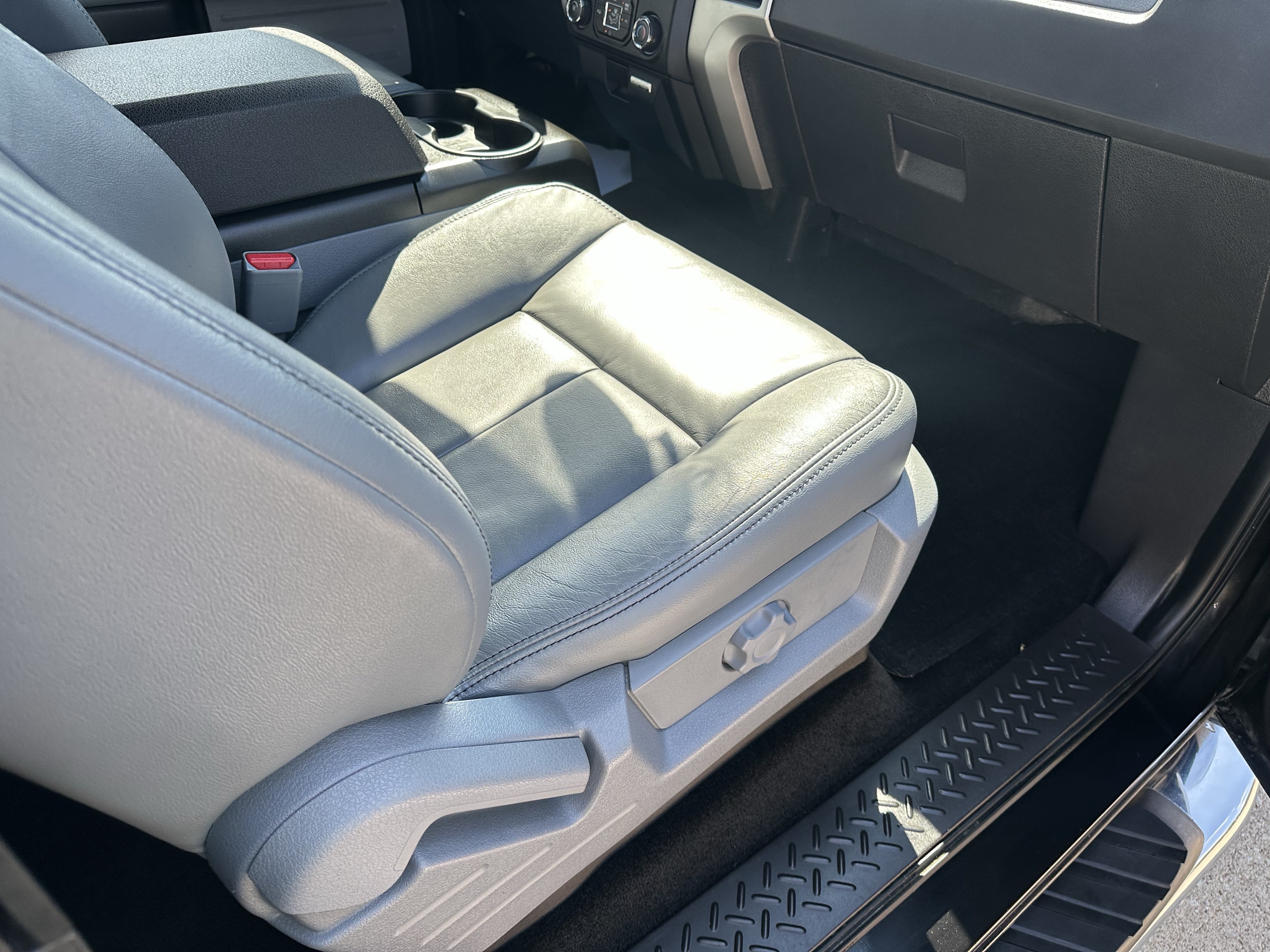 Used 2014 Ford F150 XLT w/ Equipment Group 302A Luxury AWD/4WD image 3