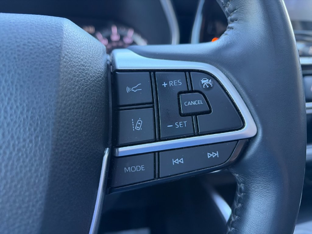 Used 2022 Toyota Highlander XLE AWD/4WD image 30