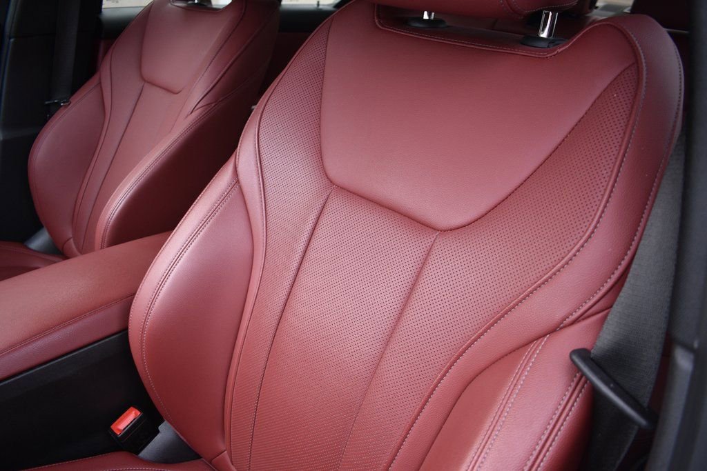 Used 2023 BMW 330e w/ M Sport Package image 10