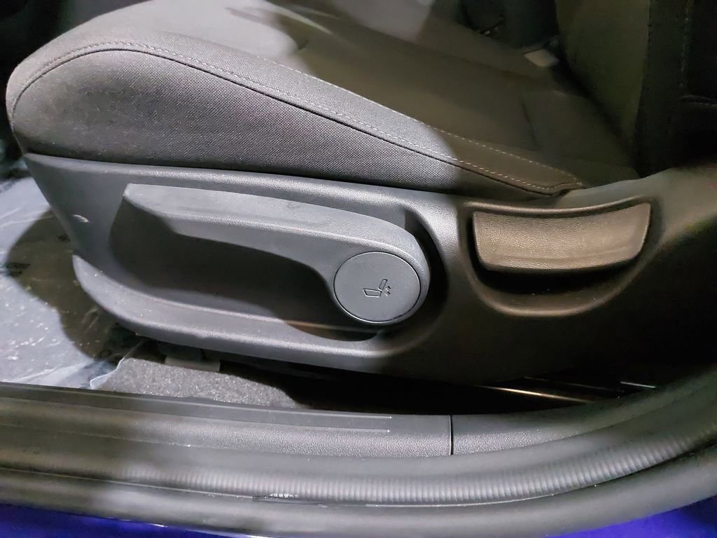 Certified 2024 Hyundai Elantra SEL image 30