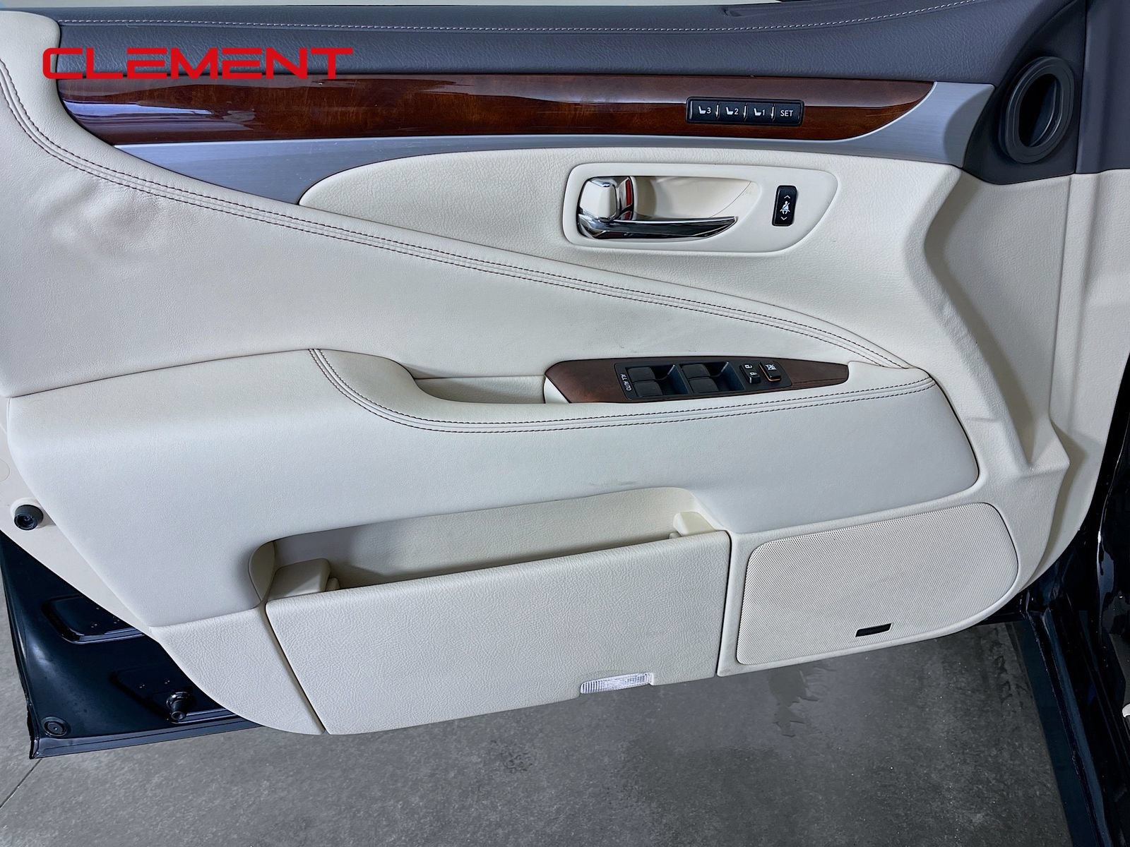 Used 2017 Lexus LS 460 w/ Comfort Package RWD image 27