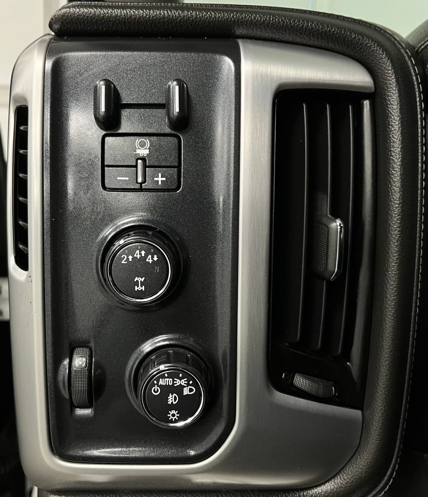 Used 2017 GMC Sierra 2500 SLE w/ HD SLE Preferred Plus Package AWD/4WD image 33