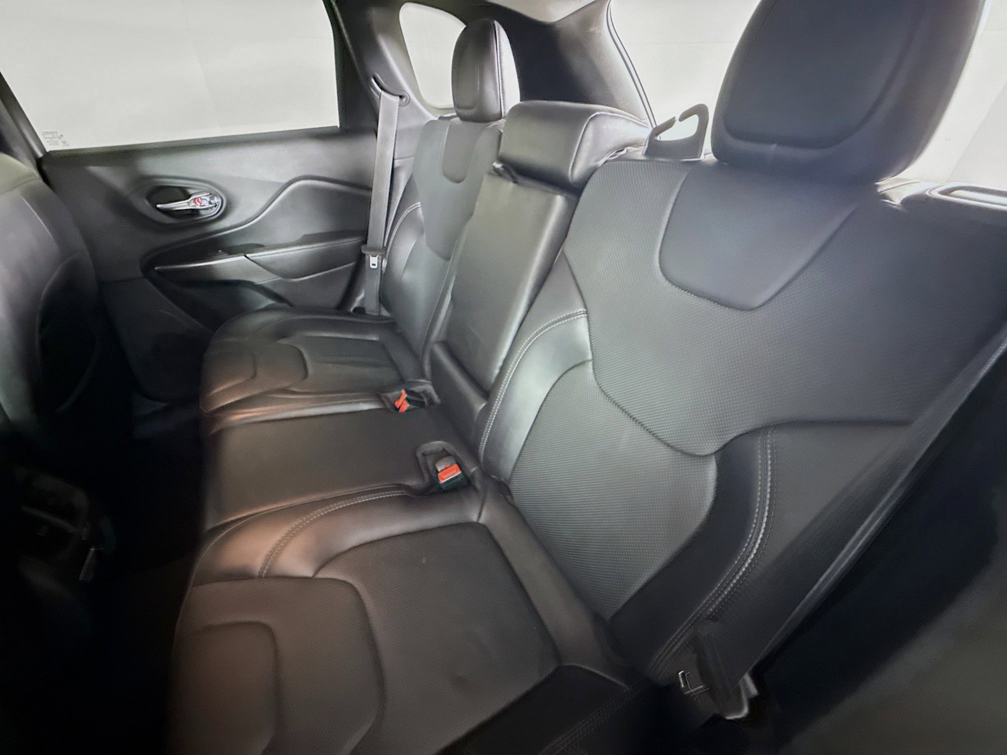 Used 2020 Jeep Cherokee Limited FWD image 28