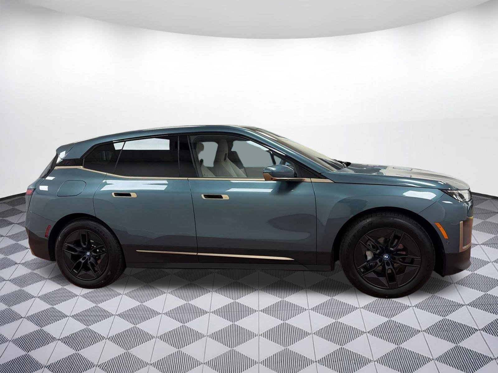 Used 2023 BMW iX xDrive50 w/ Premium Package AWD/4WD image 8