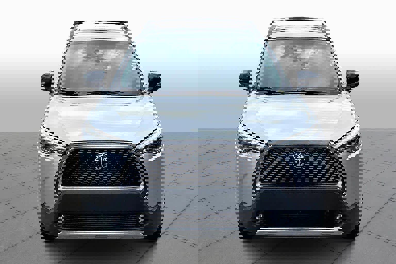 Used 2025 Toyota Corolla Cross XLE w/ Convenience Package image 4