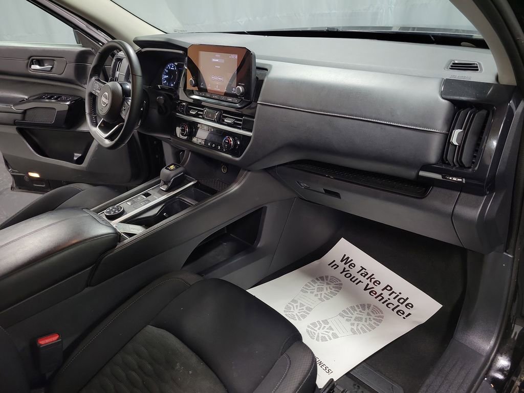 Used 2022 Nissan Pathfinder SV image 25