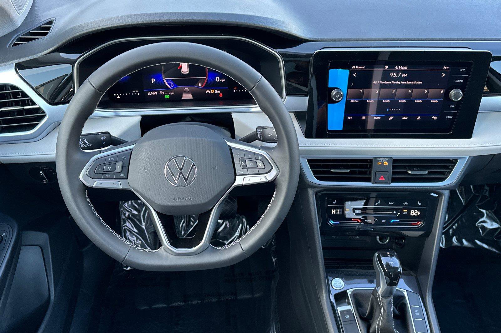 New 2026 Volkswagen Taos SE image 13