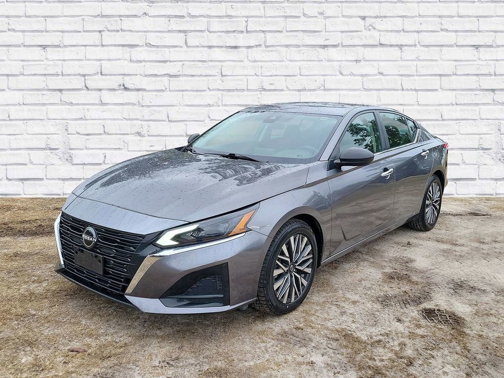 Used 2024 Nissan Altima 2.5 SV image 4