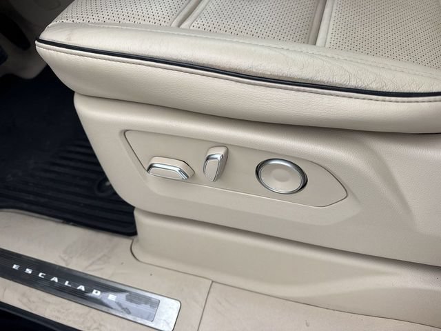 Used 2021 Cadillac Escalade Premium Luxury w/ Driver Assist Tech Package AWD/4WD image 12
