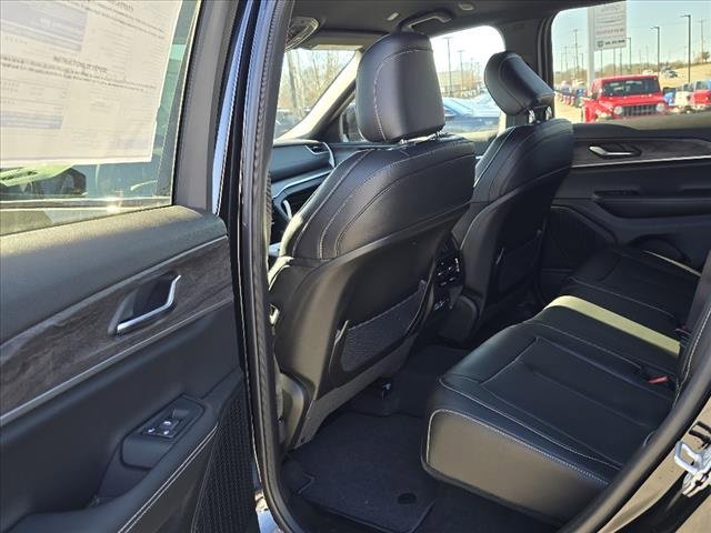 New 2025 Jeep Grand Cherokee Limited w/ Black Appearance Package image 6
