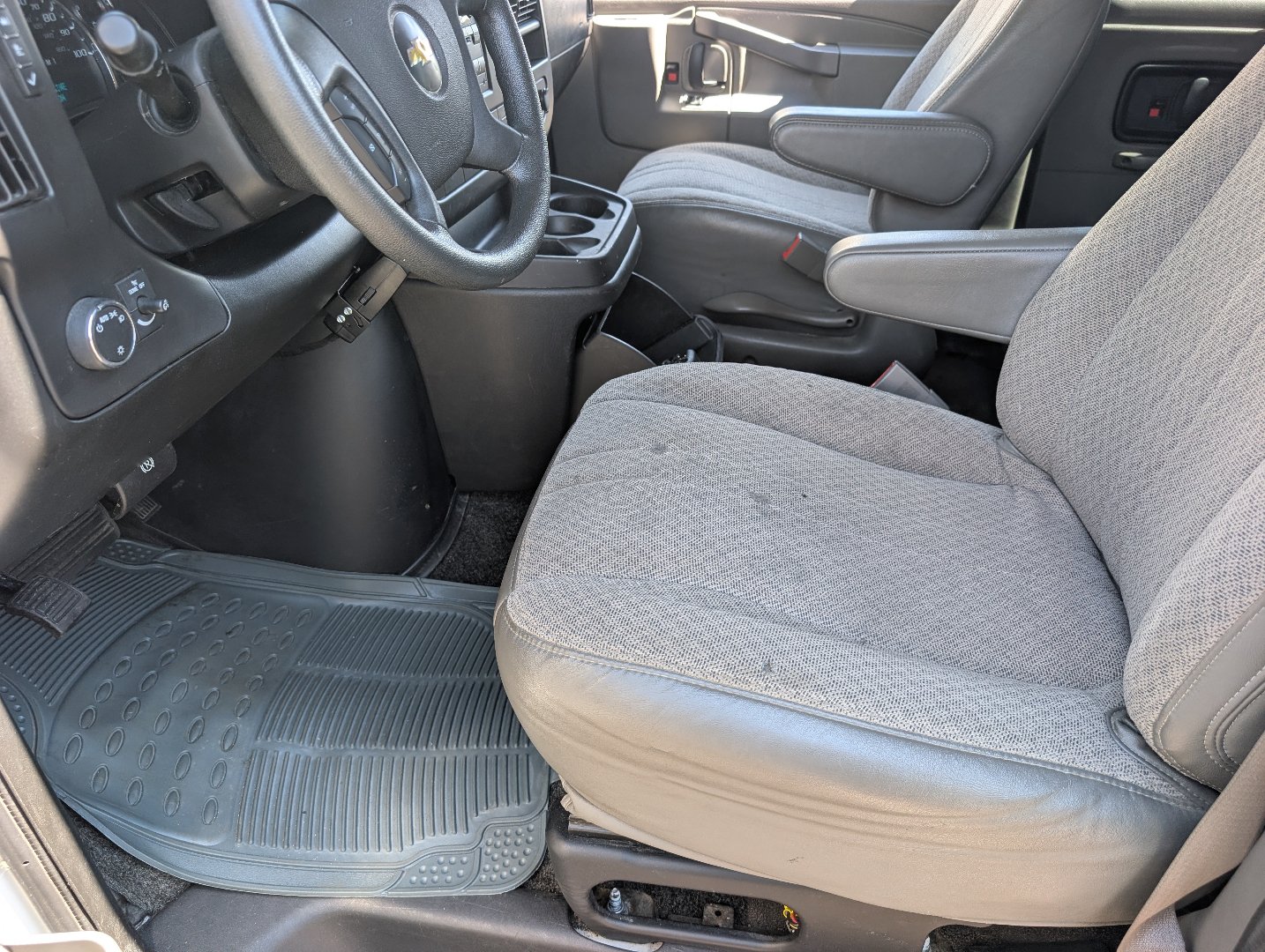 Used 2019 Chevrolet Express 2500 LT w/ LT Preferred Equipment Group RWD image 10