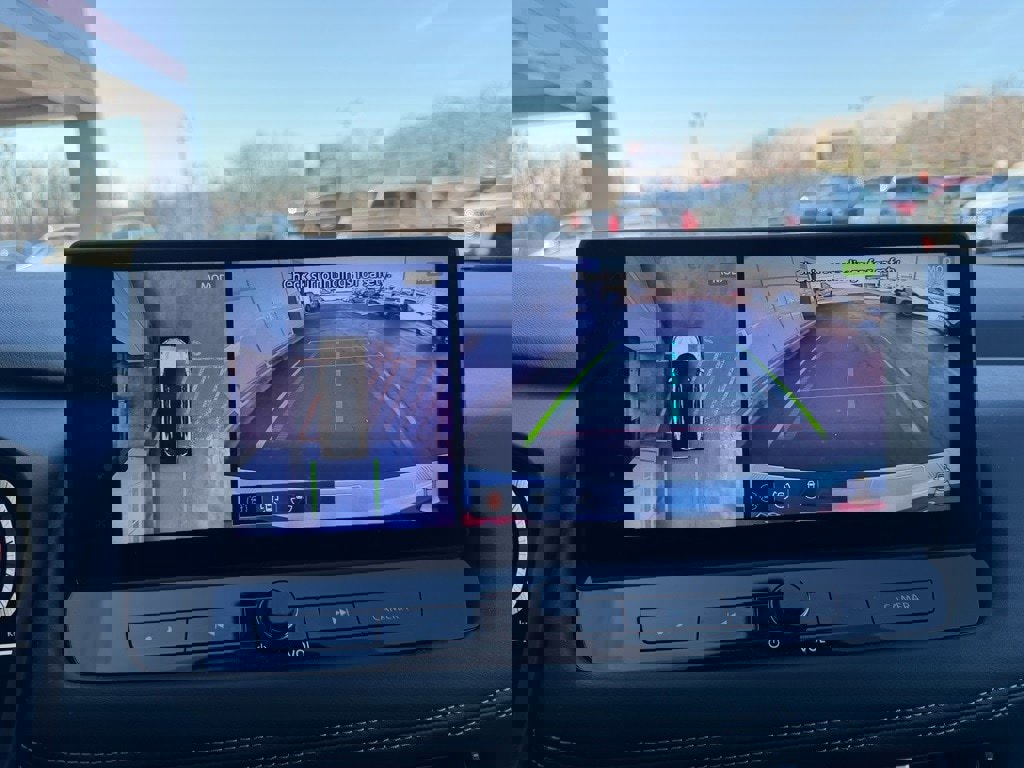 Certified 2025 Nissan Rogue SL image 17