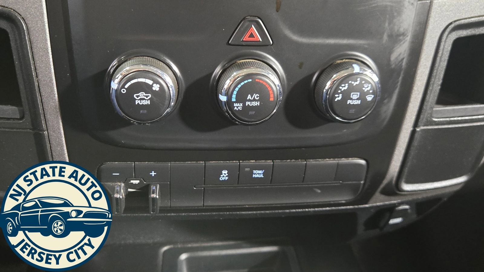 Used 2018 RAM 2500 Tradesman w/ Chrome Appearance Group image 16