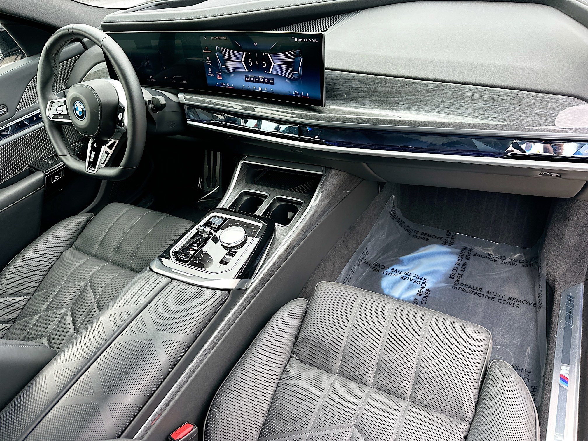 Used 2024 BMW i7 xDrive60 w/ Executive Package AWD/4WD image 26