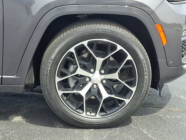 Used 2022 Jeep Grand Cherokee Summit AWD/4WD image 8