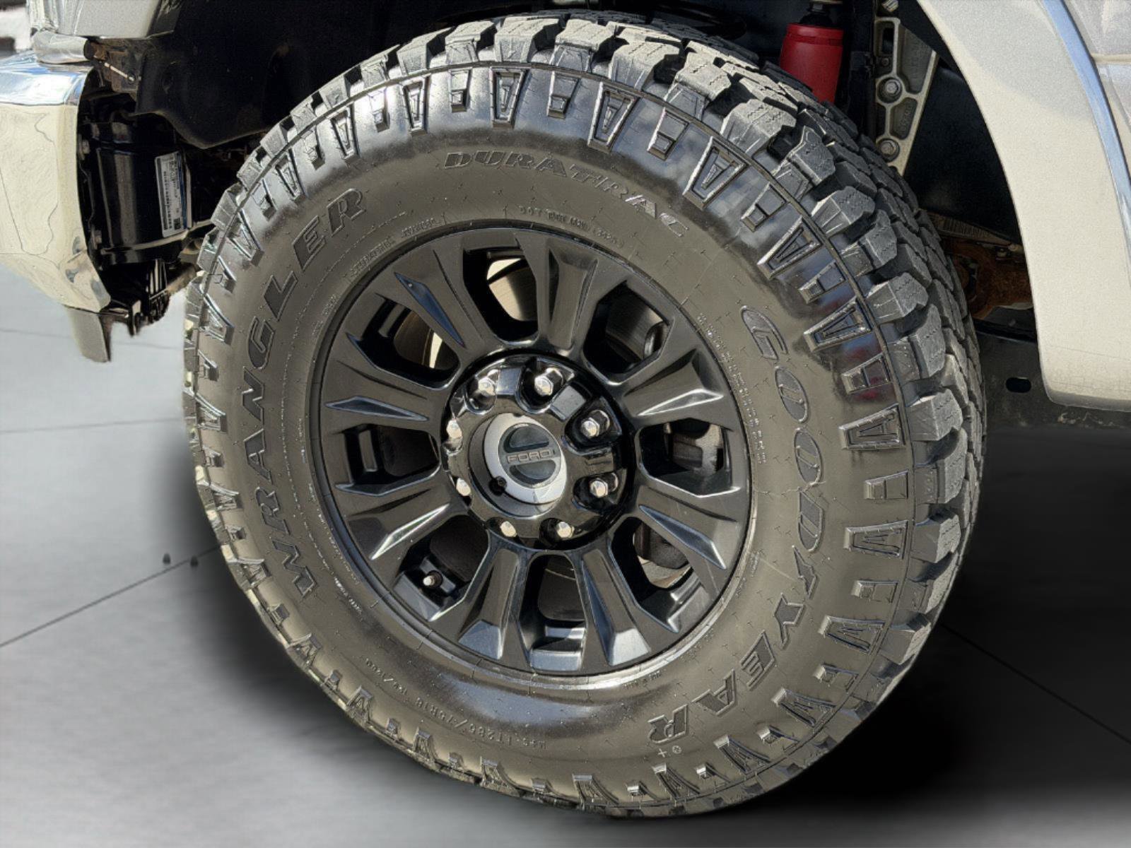 Used 2022 Ford F250 Lariat w/ Tremor Off-Road Package image 9