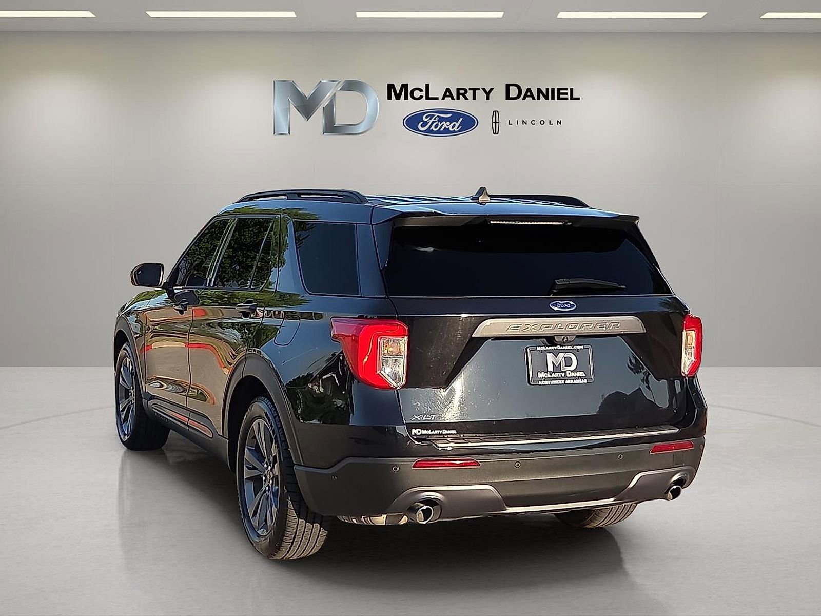 Certified 2021 Ford Explorer XLT w/ Equipment Group 202A image 4