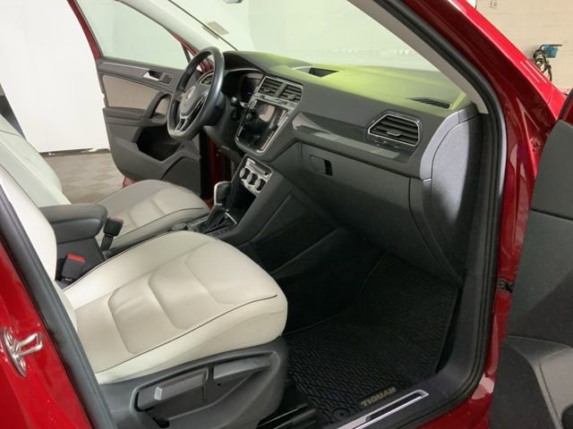 Used 2019 Volkswagen Tiguan SEL Premium w/ 3rd Row Seat Package image 28
