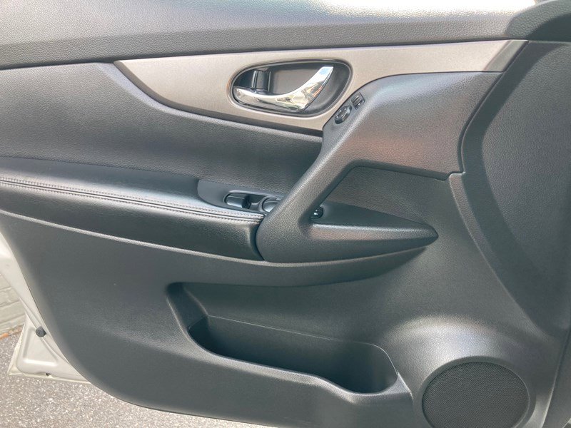 Used 2015 Nissan Rogue S image 14