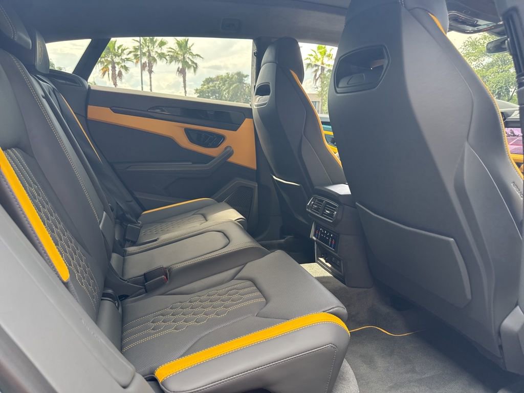 Used 2025 Lamborghini Urus SE AWD/4WD image 13