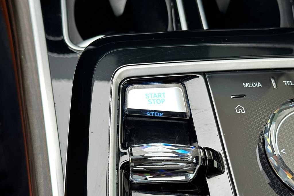 Used 2023 BMW i7 xDrive60 AWD/4WD image 25