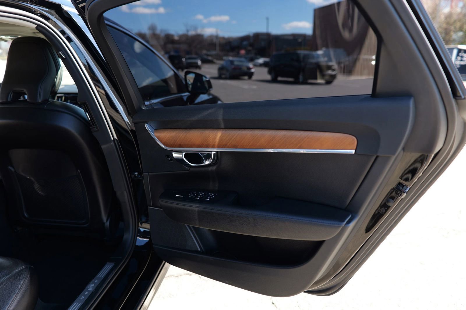 Used 2021 Volvo S90 T6 Momentum image 35