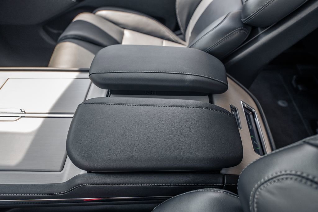 Used 2025 Lincoln Navigator L Reserve image 28