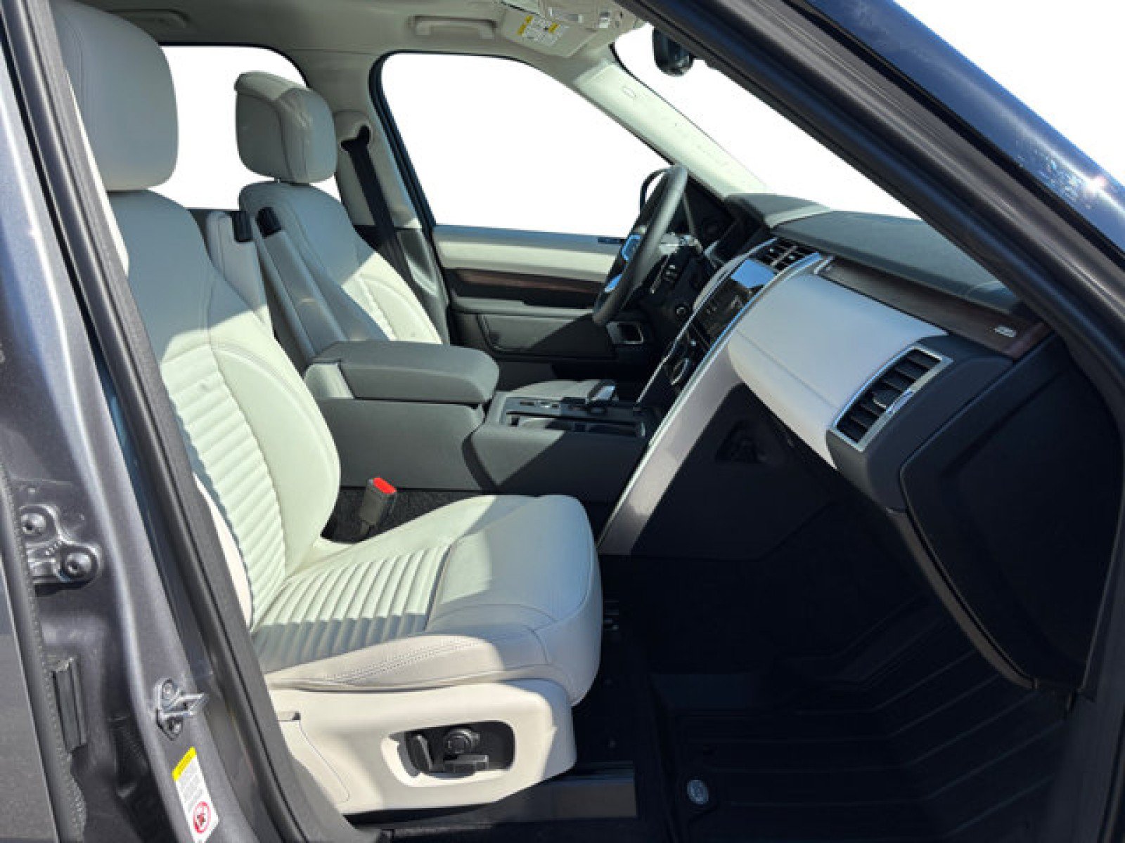 Certified 2025 Land Rover Discovery S AWD/4WD image 20