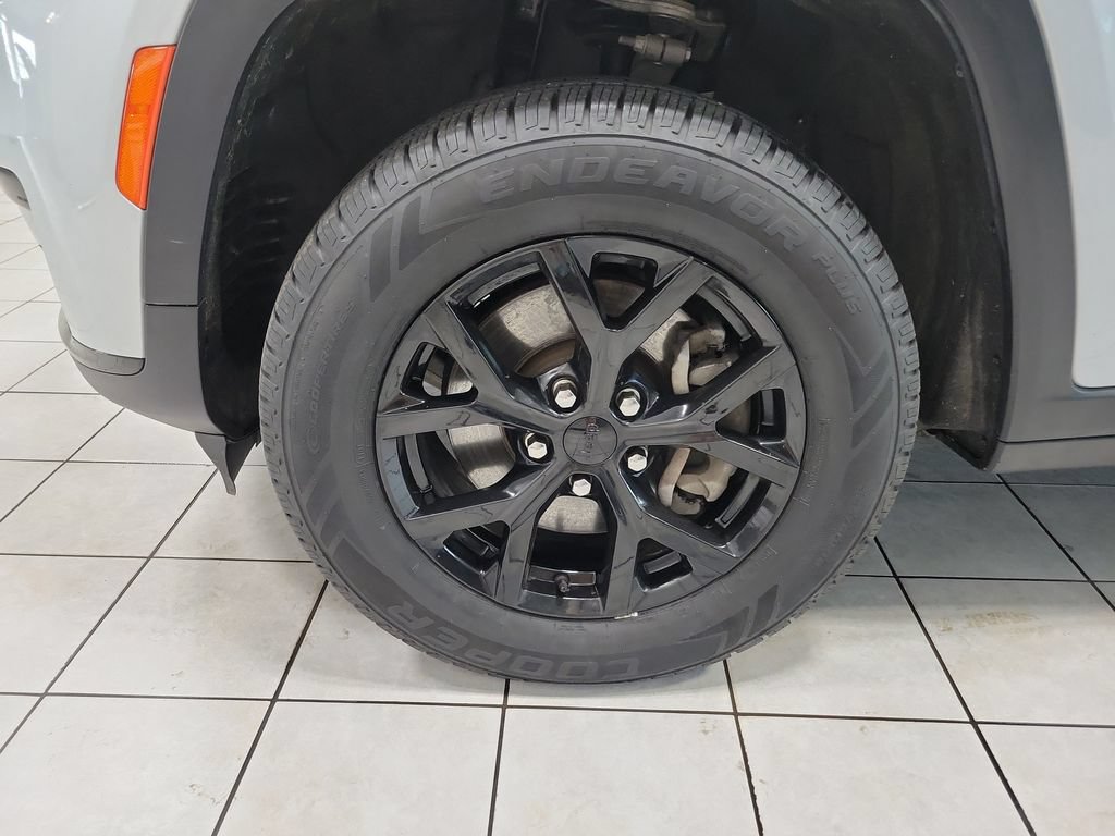 Used 2024 Jeep Grand Cherokee L Laredo AWD/4WD image 49