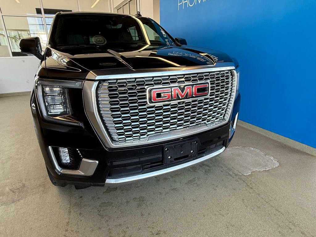 Used 2021 GMC Yukon XL Denali w/ Denali Premium Package image 5