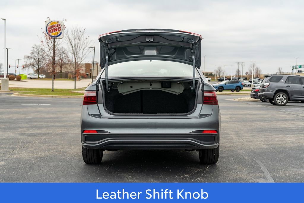 Used 2024 Volkswagen Jetta SE image 10