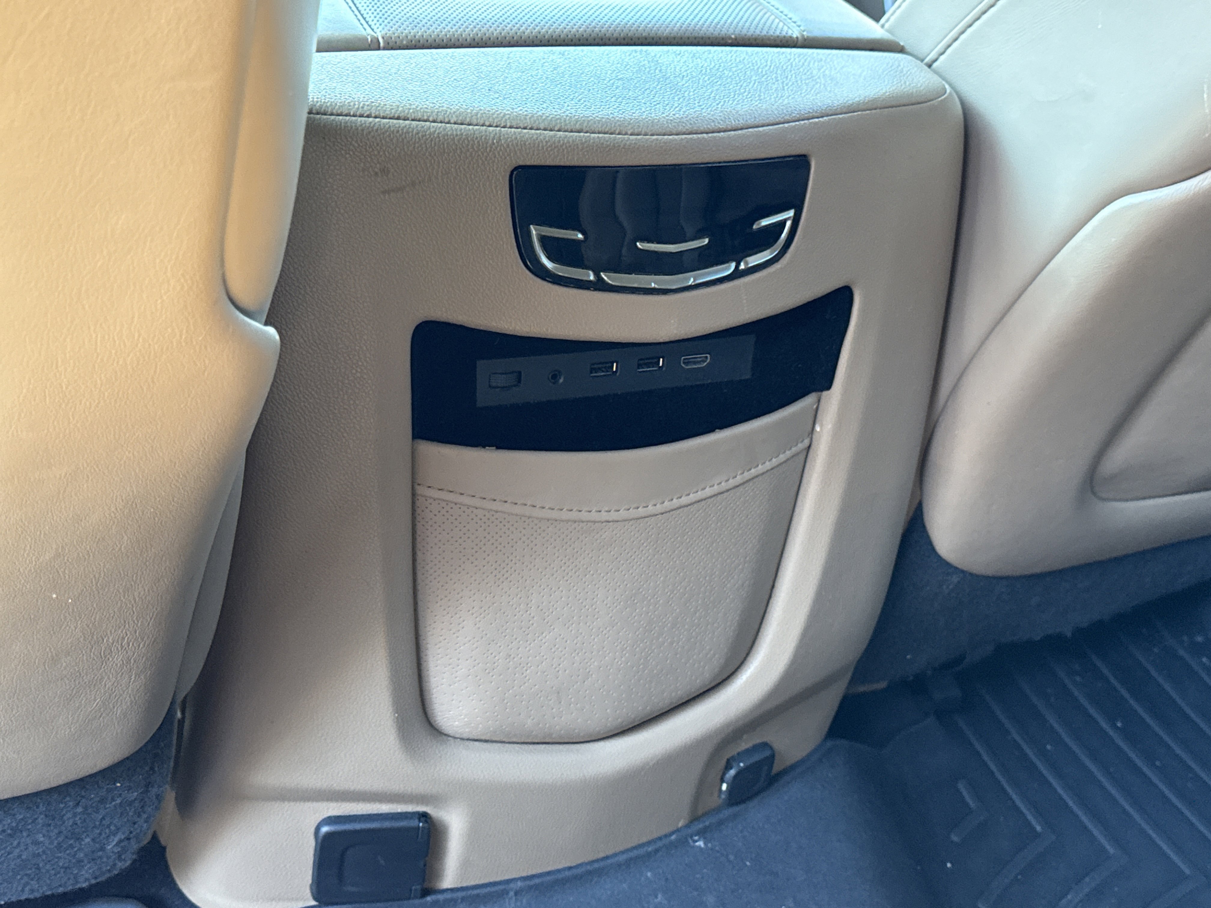 Used 2018 Cadillac Escalade ESV Platinum image 12