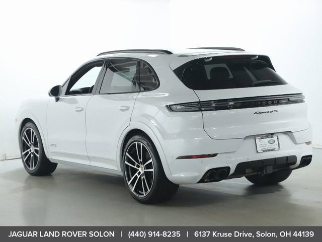 Used 2025 Porsche Cayenne GTS AWD/4WD image 5