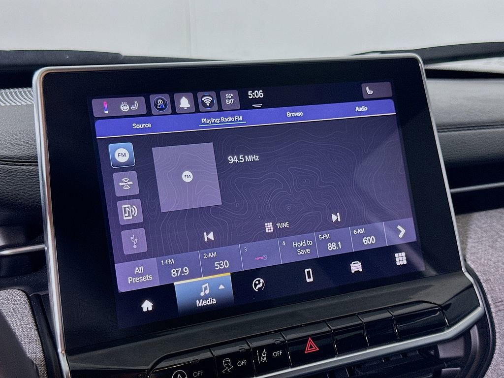 Used 2024 Jeep Compass Latitude image 28