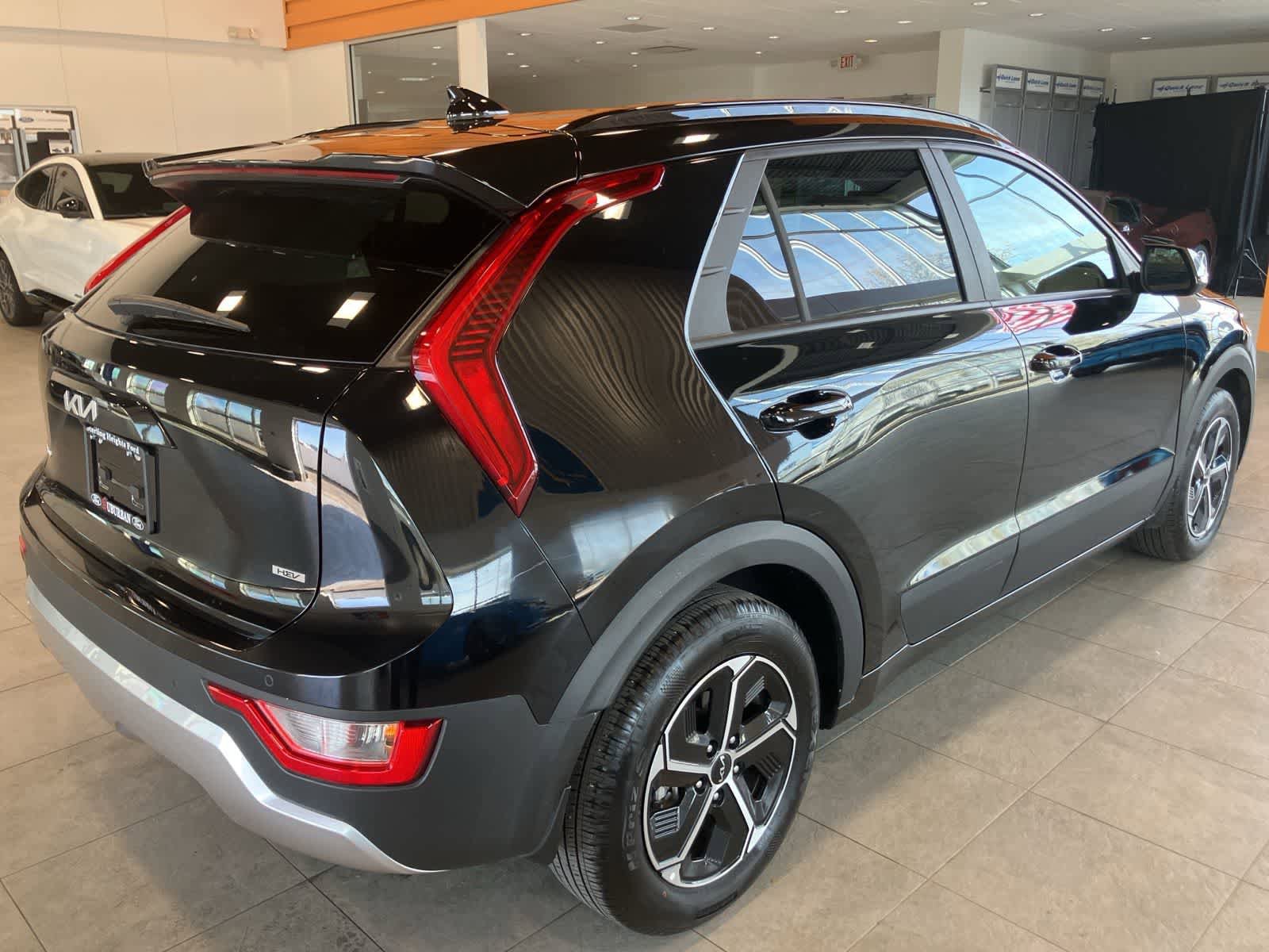 Used 2023 Kia Niro EX FWD image 5