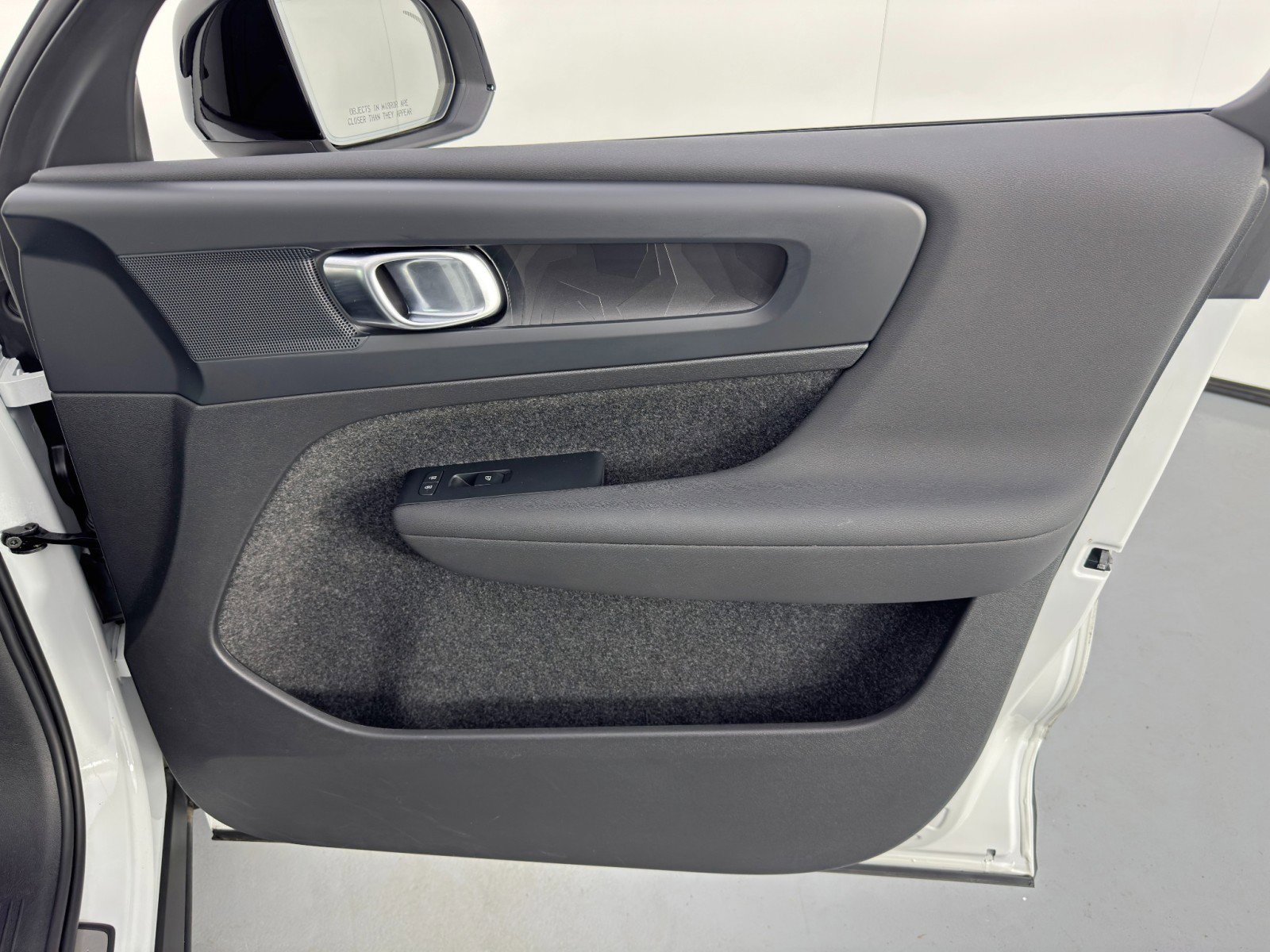 Used 2024 Volvo XC40 Recharge Plus w/ Protection Package Premier image 43