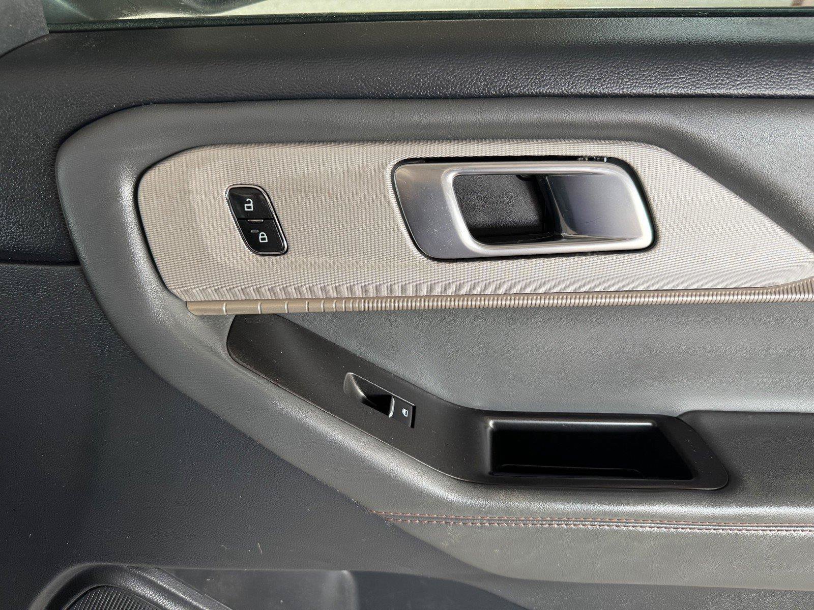 Used 2025 Ford Explorer Active RWD image 43