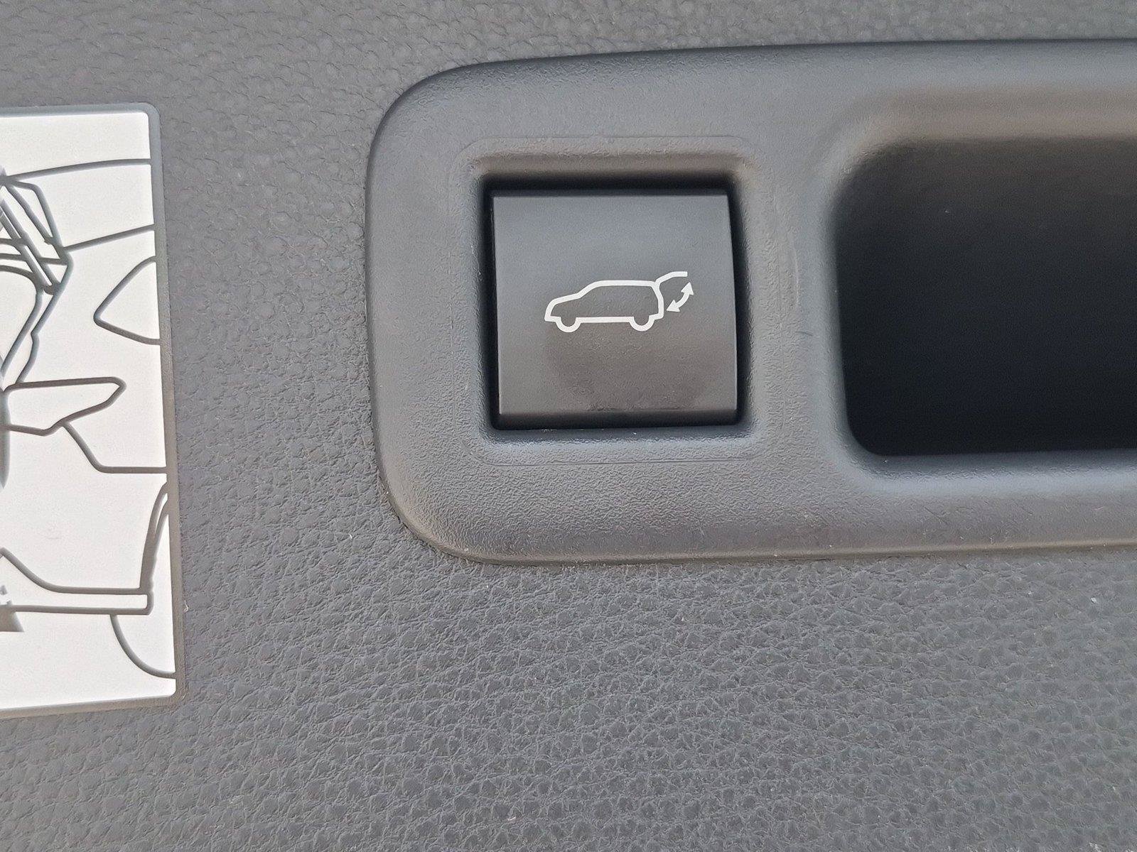Used 2024 Toyota Highlander XLE FWD image 31
