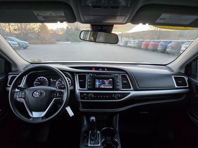 Used 2019 Toyota Highlander LE image 19