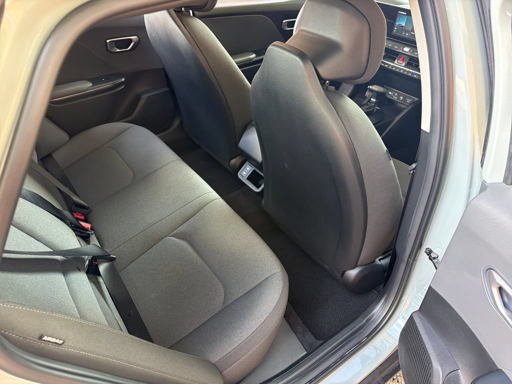 Used 2025 Kia K4 FWD image 32