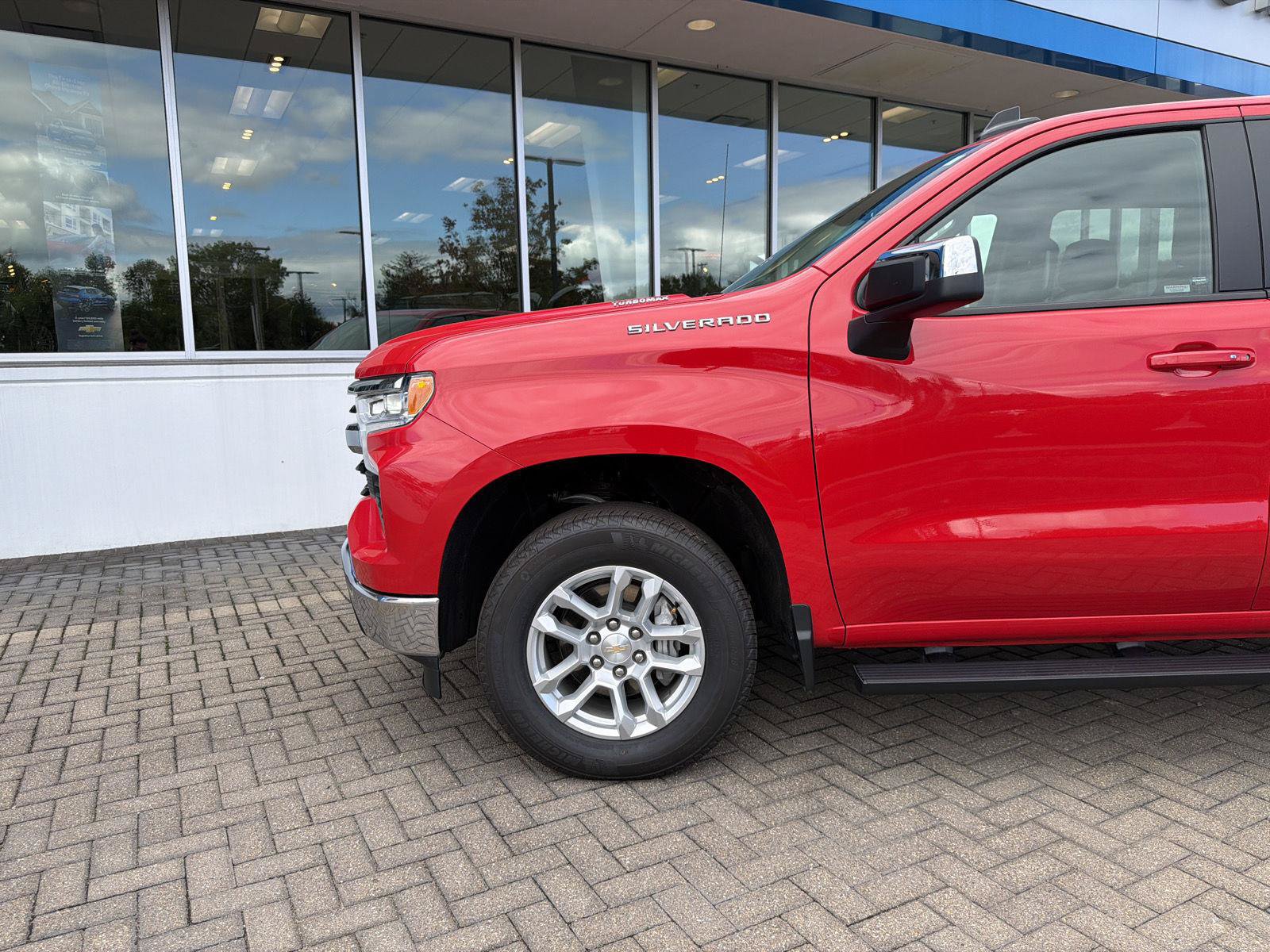 Certified 2025 Chevrolet Silverado 1500 LT w/ LPO, Liner Protection Package AWD/4WD image 9
