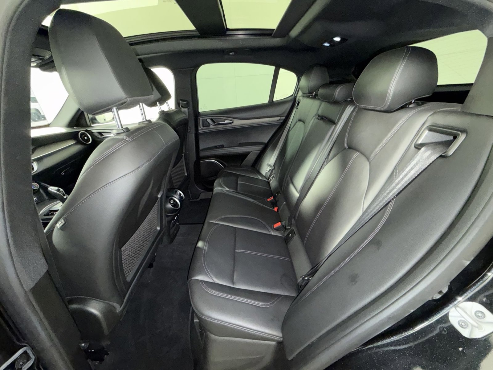 Used 2023 Alfa Romeo Stelvio Ti image 25