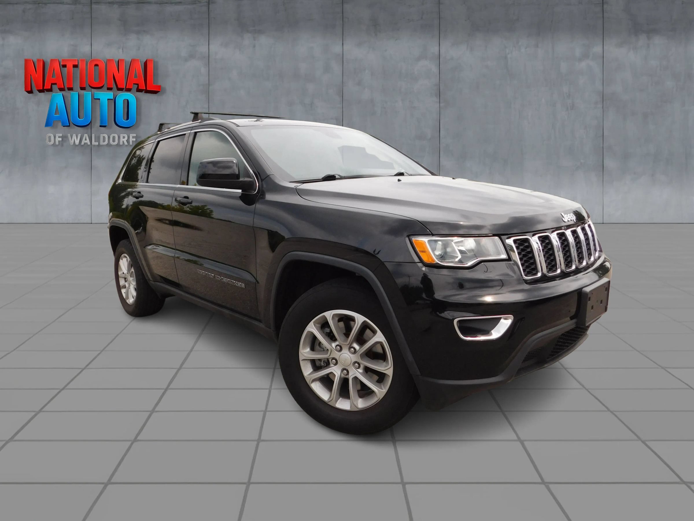 Used 2021 Jeep Grand Cherokee Laredo AWD/4WD image 1