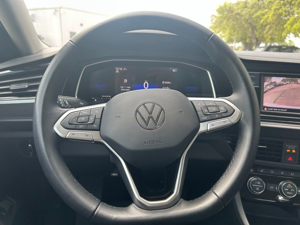 Used 2023 Volkswagen Jetta SE image 19