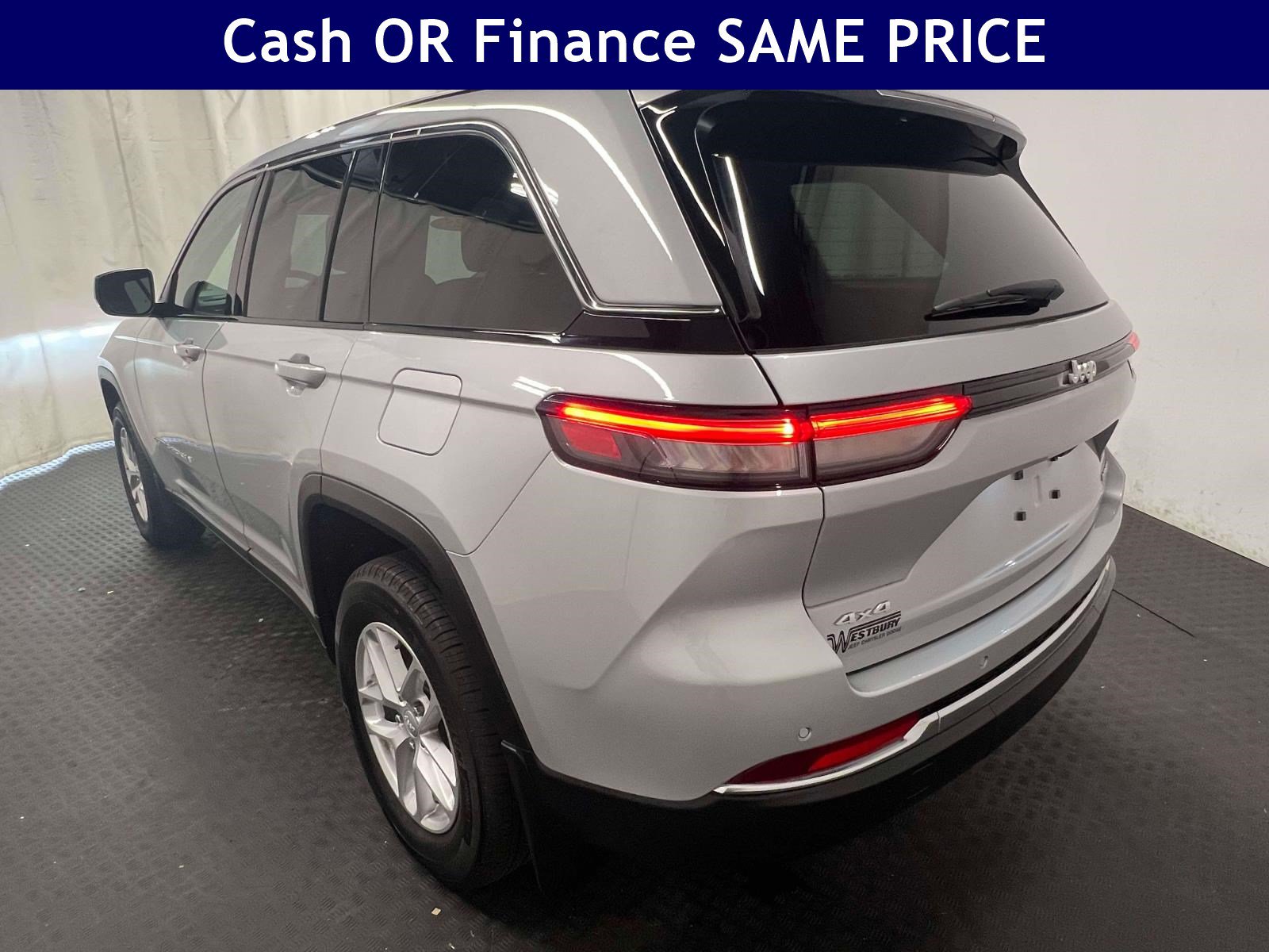 Certified 2025 Jeep Grand Cherokee Laredo X w/ Luxury Tech Group I AWD/4WD image 8