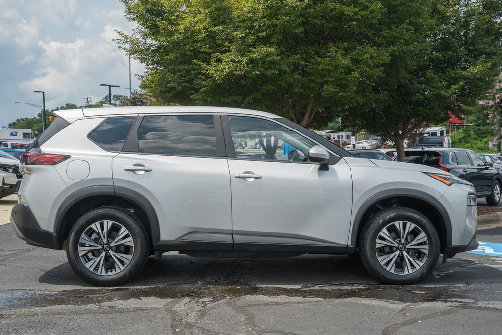 Used 2023 Nissan Rogue SV AWD/4WD image 4