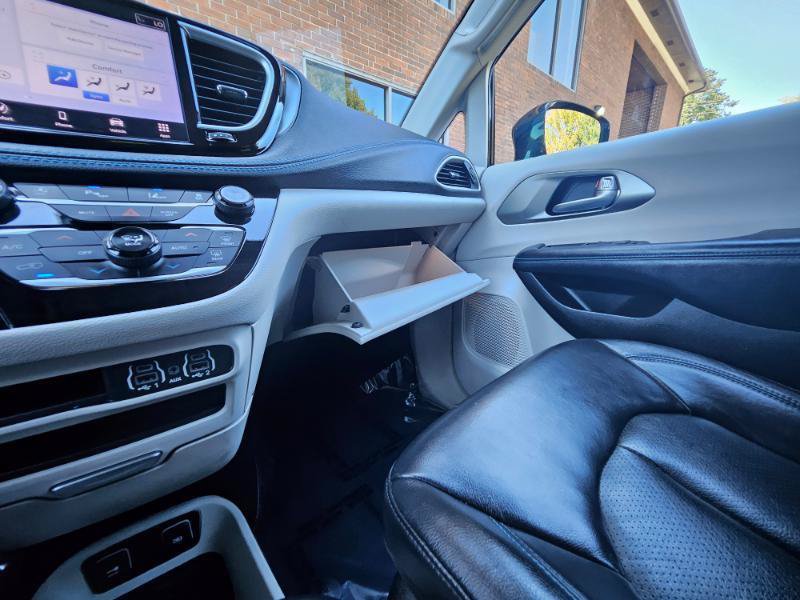 Used 2021 Chrysler Pacifica Touring-L FWD image 65